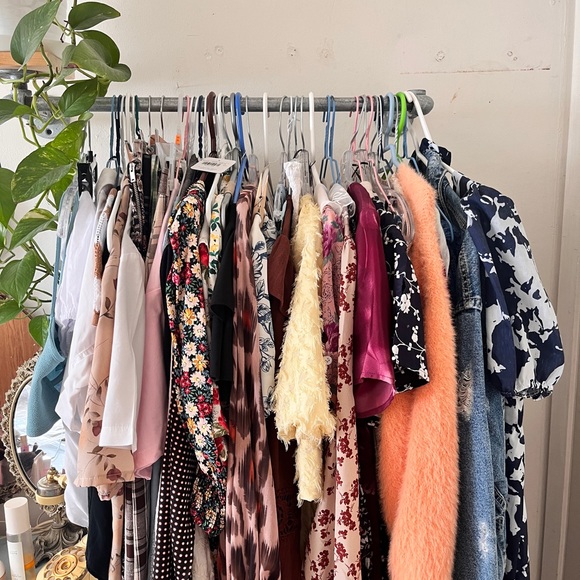 LIVE SELLING UPDATE by Gia - Mix of Everything - Picture 6 of 6